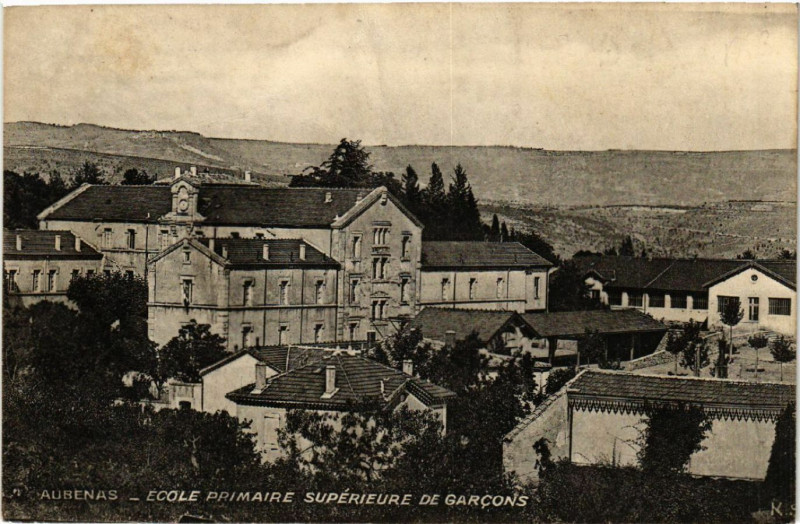 Carte postale ancienne Aubenas - Ecole Primaire Superieure de Garcons à Aubenas