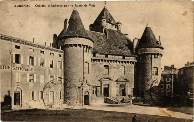 Carte postale ancienne Aubenas - Chateau d'Aubenas par la Route de Vals à Aubenas
