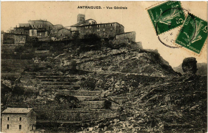 Carte postale ancienne Antraigues-sur-Volane - Vue générale