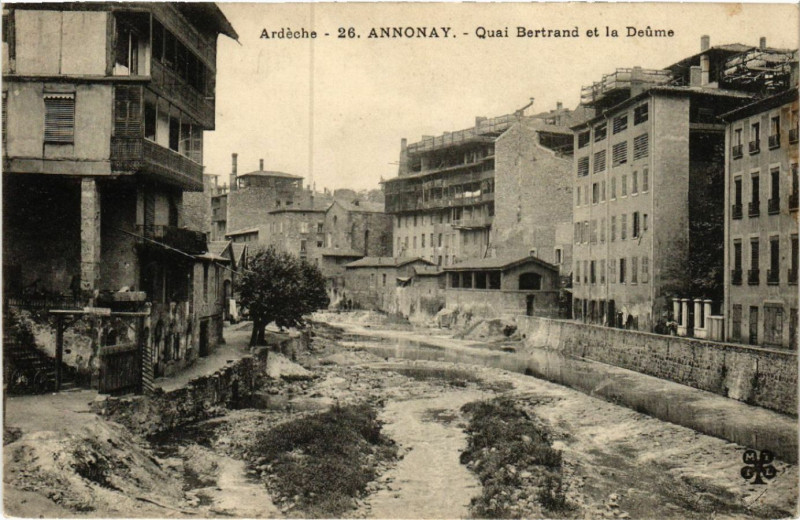Carte postale ancienne Annonay - Quai Bertrand et la Deume à Annonay