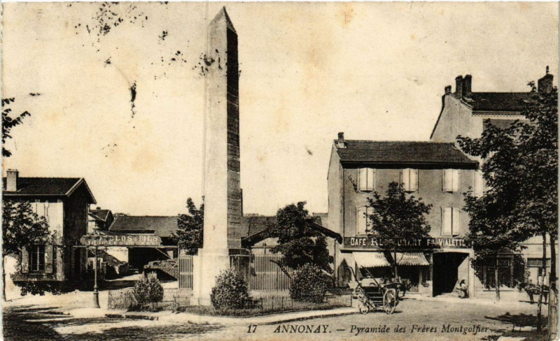 Carte postale ancienne Annonay - Pyramide des Freres Montgolfier à Annonay