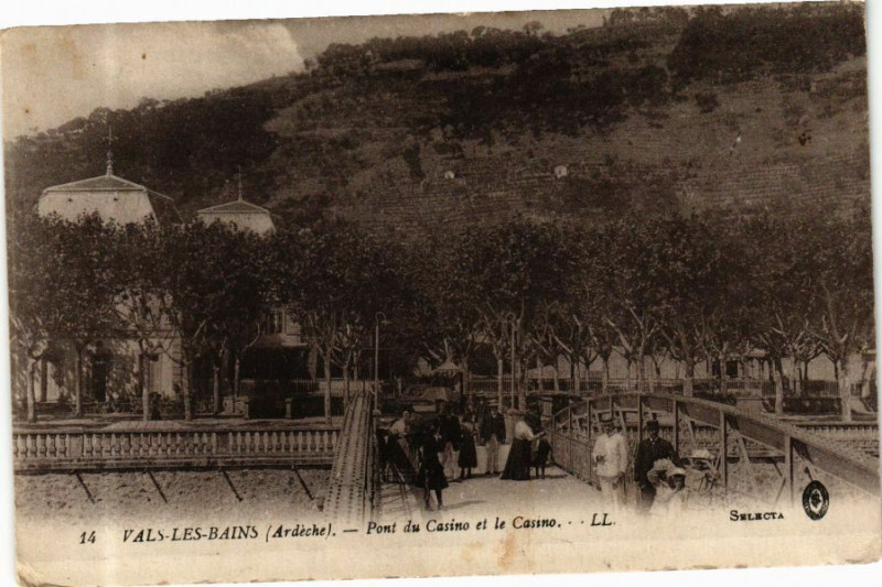 Carte postale ancienne Vals-les-Bains - Pont du Casino et le Casino à Vals-les-Bains