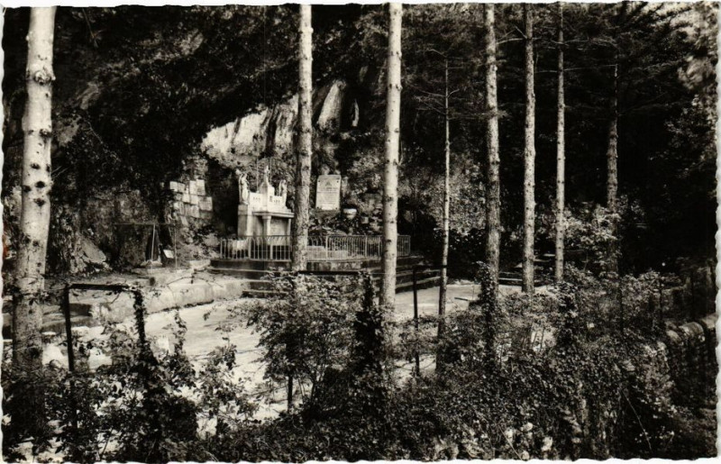 Carte postale ancienne Saint-Montant - La Grotte à Saint-Montan