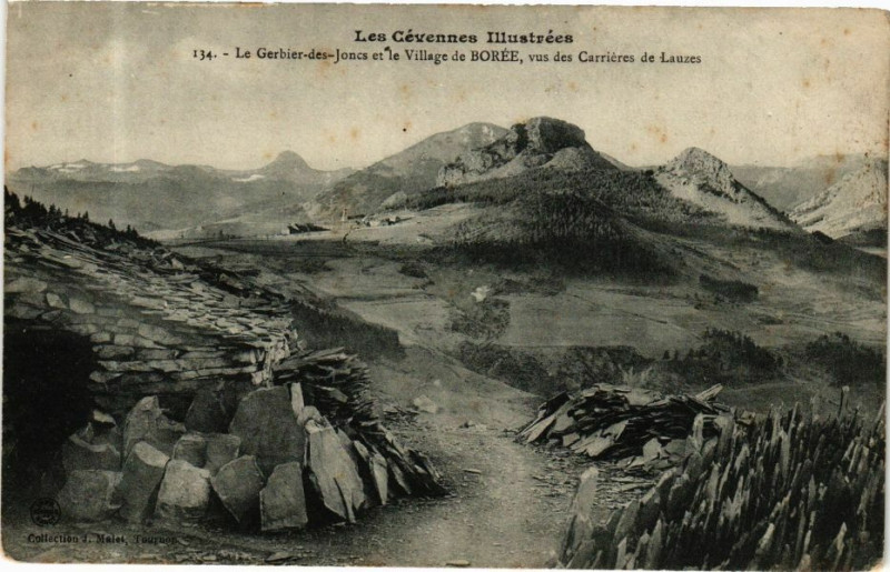 Carte postale ancienne Le Gerbier-des-Joncs et le Village de Borée à Borée