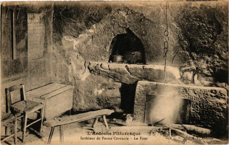 Carte postale ancienne Intérieur de Ferme Cévenole - Le Four
