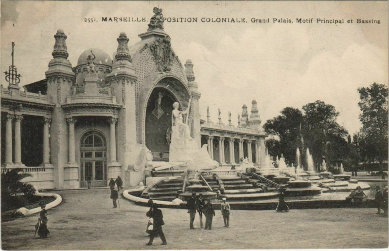 Carte postale ancienne Marseille Expo 2551 Grand Palais Motif Principal et Bassins à Marseille