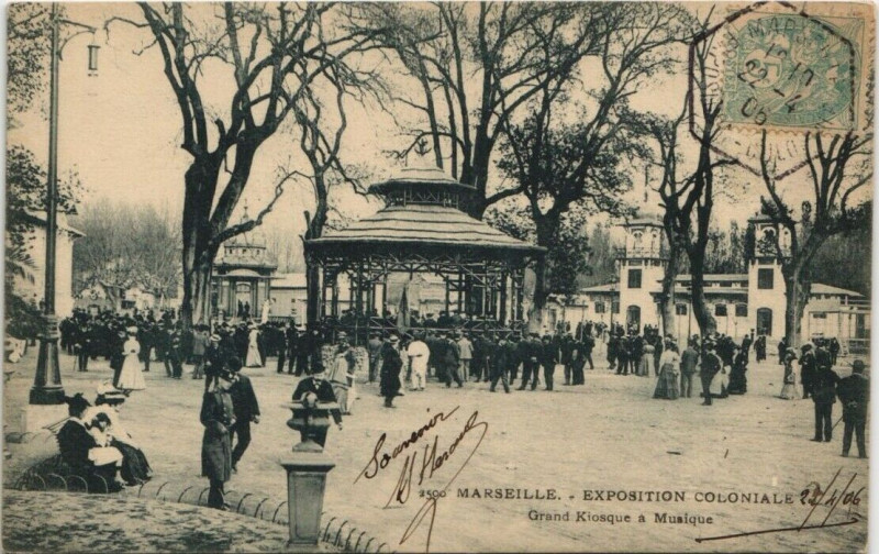 Carte postale ancienne Marseille Expo 2500 Grand Kiosque a Musique à Marseille