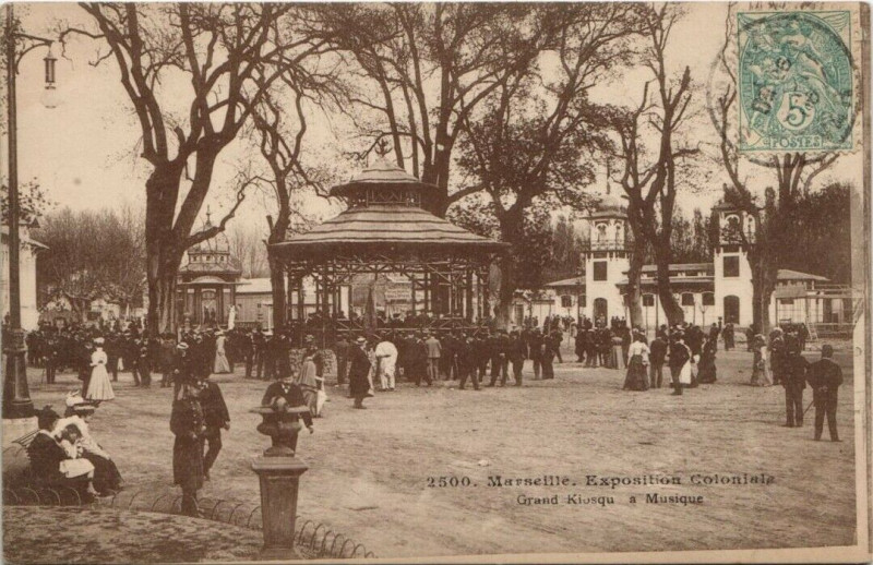 Carte postale ancienne Marseille Expo 2500 Grand Kiosque a Musique à Marseille