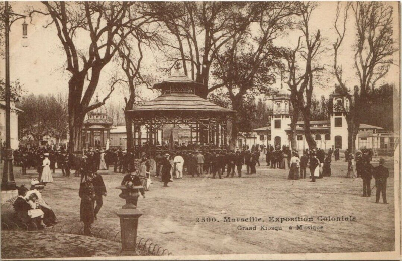 Carte postale ancienne Marseille Expo 2500 Grand Kiosque a Musique à Marseille