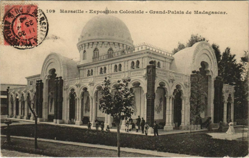 Carte postale ancienne Marseille Expo 109 Grand Palais de Madagascar à Marseille