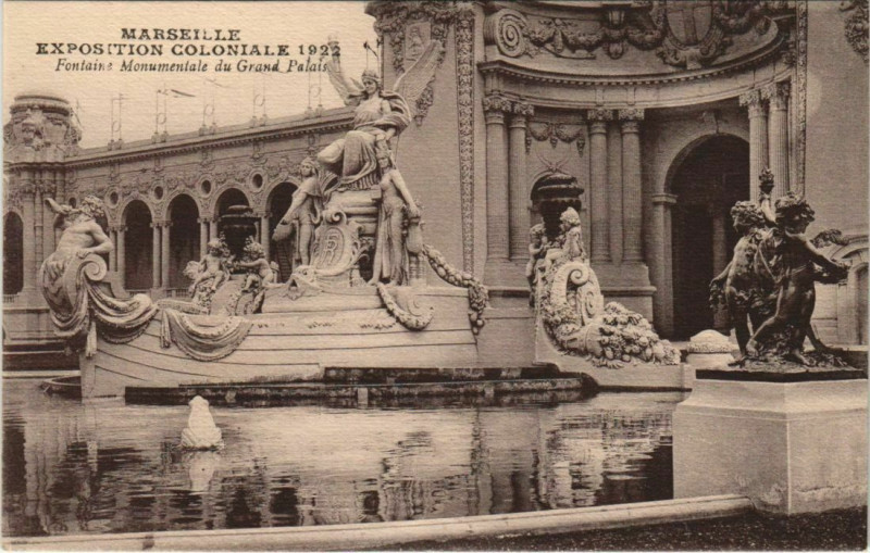 Carte postale ancienne Marseille Expo 1922 Fontaine Monuments du Grand Palais à Marseille