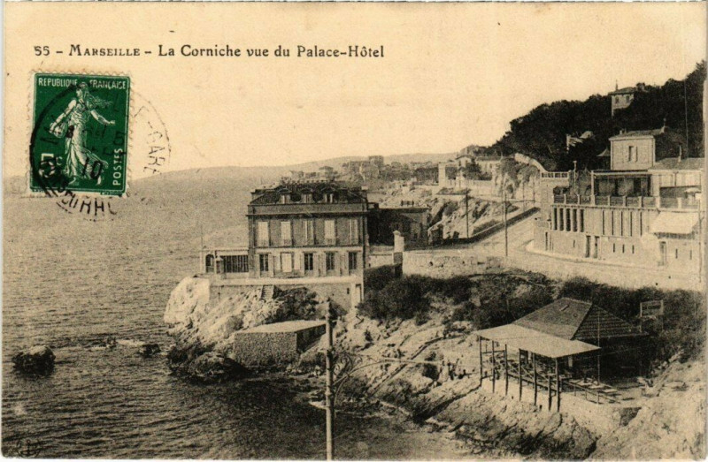 Carte postale ancienne Marseille - La Corniche vue du Palace-Hotel à Marseille