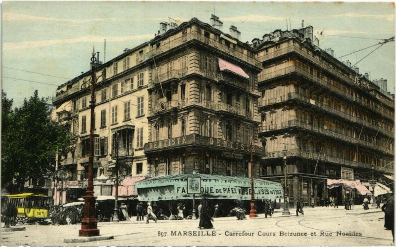 Carte postale ancienne Marseille - Carrefour Cours Belzunce et Rue Noailles à Marseille
