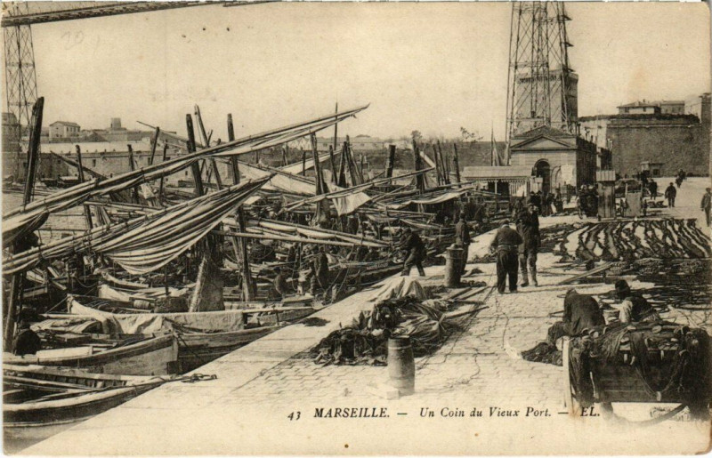 Carte postale ancienne Marseille - Un Coin du Vieux Port à Marseille