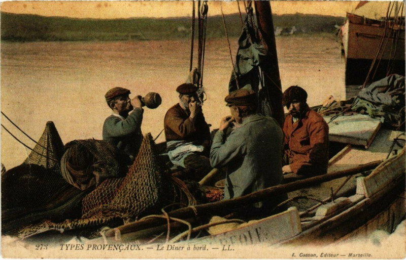 Carte postale ancienne Marseille - Types Provencaux - Le Diner a bord à Marseille