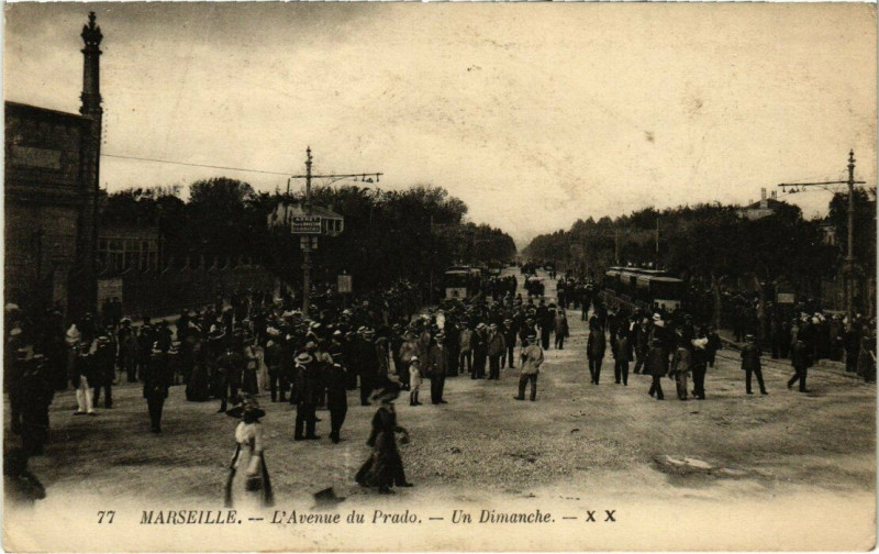 Carte postale ancienne Marseille - L'Avenue du Prado - Un Dimanche à Marseille