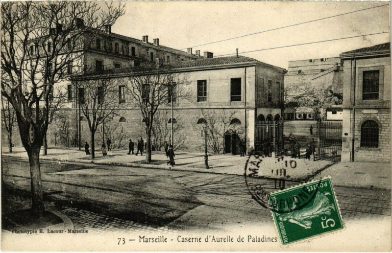 Carte postale ancienne Marseille - Caserne d'Aurelle de Paladines à Marseille