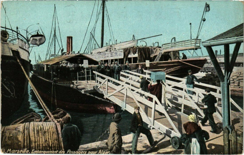 Carte postale ancienne Marseille - Embarquement des Passagers pour Aloer à Marseille