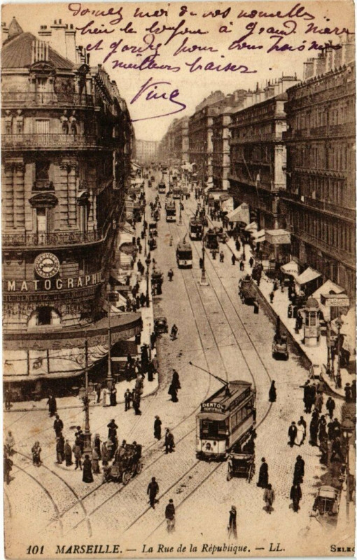 Carte postale ancienne Marseille - La rue de la Republique à Marseille