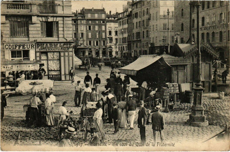 Carte postale ancienne Marseille - Un coin du Quai de la Fraternite à Marseille