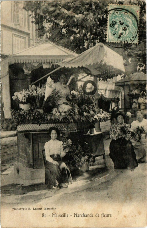 Carte postale ancienne Marseille - Marchande de Fleurs à Marseille