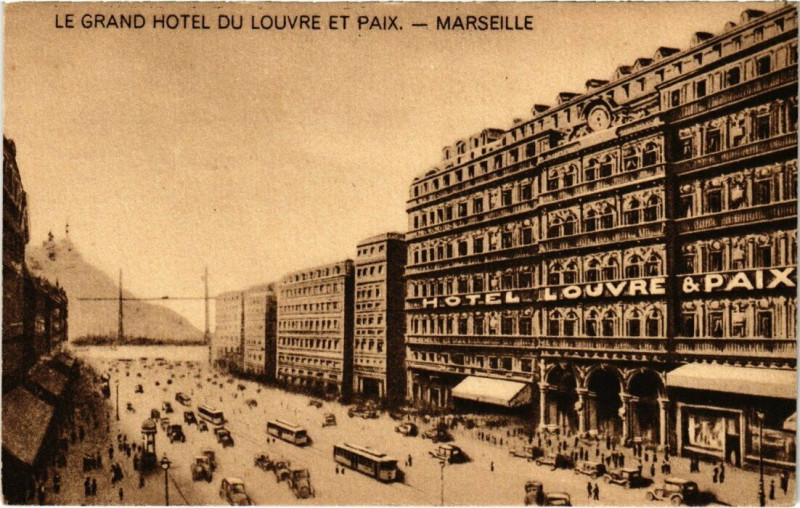 Carte postale ancienne Marseille - Le Grand Hotel du Louvre et Paix à Marseille