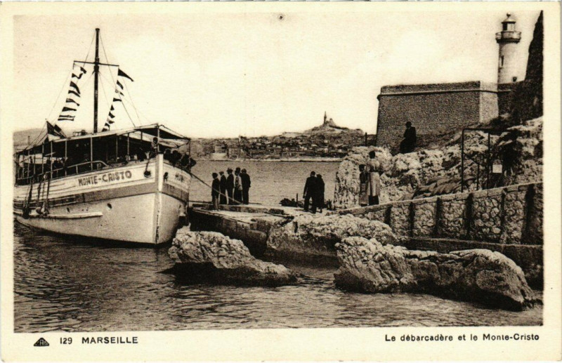 Carte postale ancienne Marseille - Le debarcadere et le Monte-Cristo à Marseille