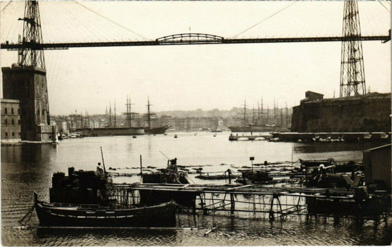 Carte postale ancienne Marseille - Pont Transbordeur à Marseille
