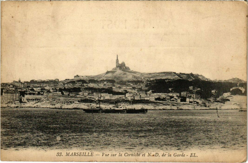 Carte postale ancienne Marseille - Vue sur la Corniche et N.-D. de la Garde à Marseille