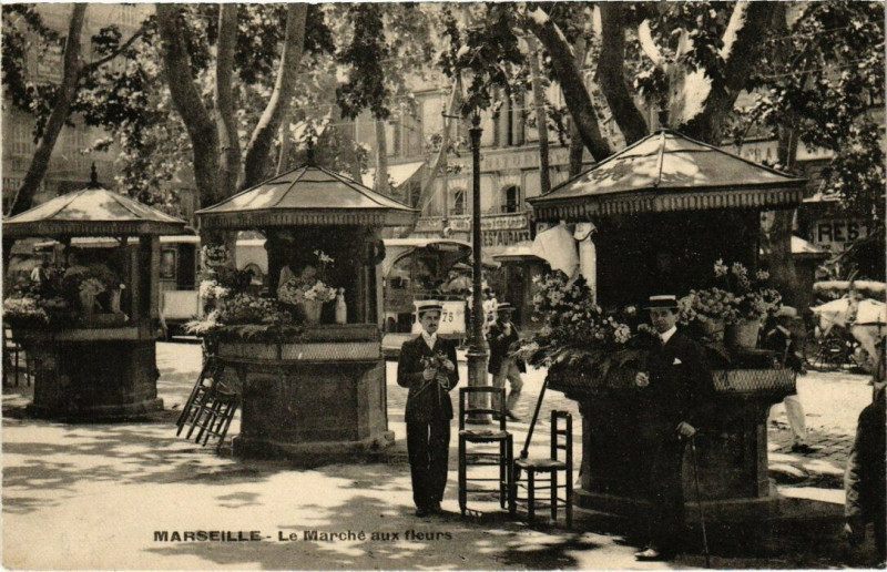 Carte postale ancienne Marseille - Le Marche aux fleurs à Marseille