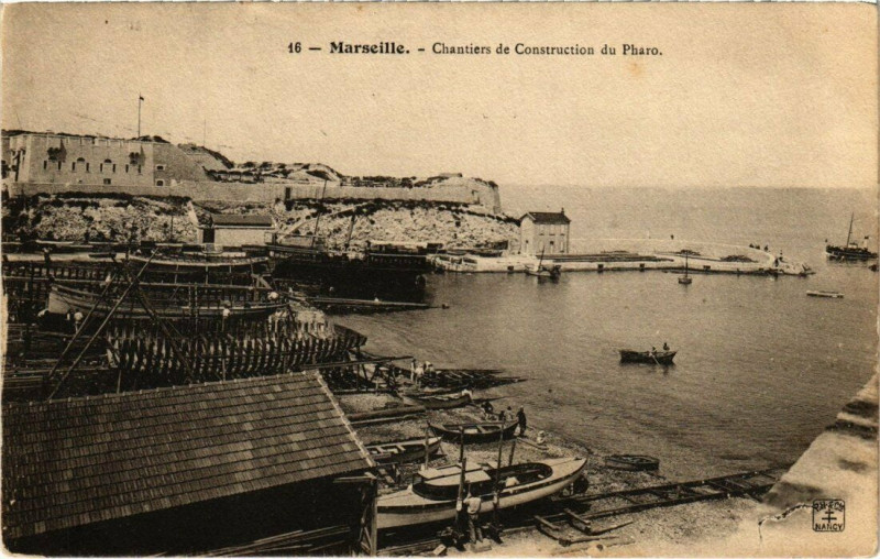 Carte postale ancienne Marseille - Chantiers de Construction du Pharo à Marseille