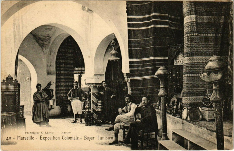 Carte postale ancienne Marseille - Expo Coloniale - Bazar Tunisien à Marseille