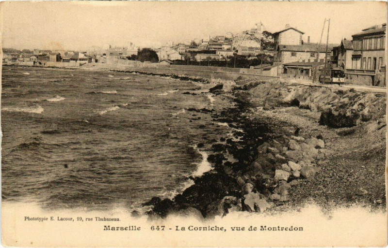 Carte postale ancienne Marseille - La Corniche, vue de Montredon à Marseille