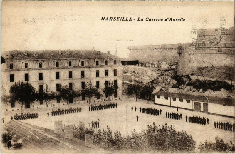 Carte postale ancienne Marseille - La Caserne d'Aurelle à Marseille