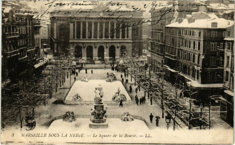 Carte postale ancienne Marseille Sous La Neige (14 Janvier 1914) Le Square de la Bourse à Marseille