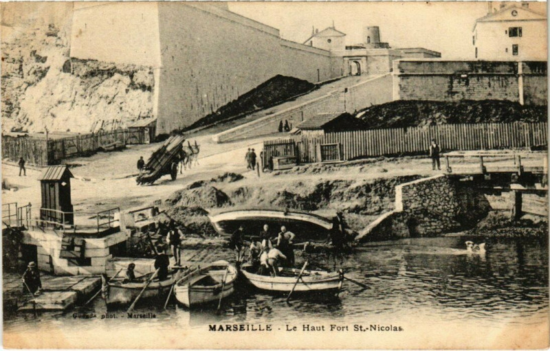 Carte postale ancienne Marseille - Le Haut Fort St.-Nicolas à Marseille