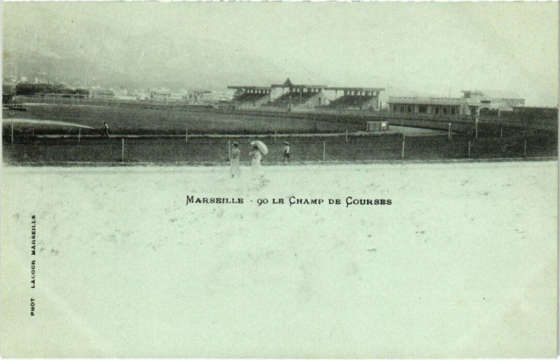 Carte postale ancienne Marseille - Le Champ de Courses à Marseille