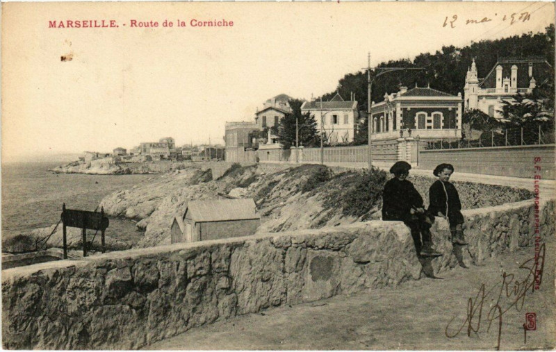 Carte postale ancienne Marseille - Route de la Corniche à Marseille