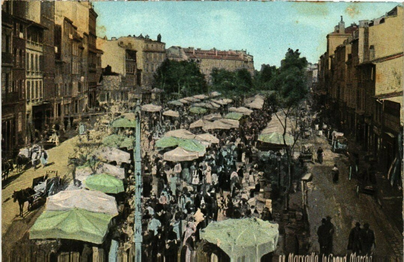 Carte postale ancienne Marseille - Le Grand Marche à Marseille