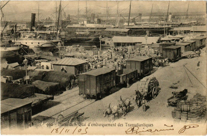 Carte postale ancienne Marseille - Quai d'embarquement des Transatlantiques à Marseille