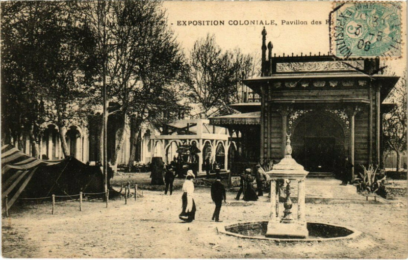 Carte postale ancienne Marseille Expo Coloniale Pavillon des Forets à Marseille