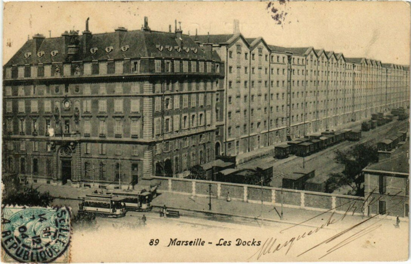 Carte postale ancienne Marseille - Les Docks à Marseille