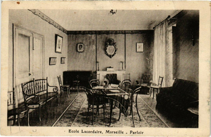 Carte postale ancienne Marseille - Ecole Lacordaire - Parloir à Marseille