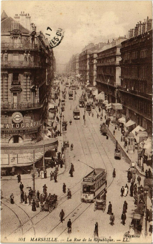 Carte postale ancienne Marseille - La rue de la Republique à Marseille