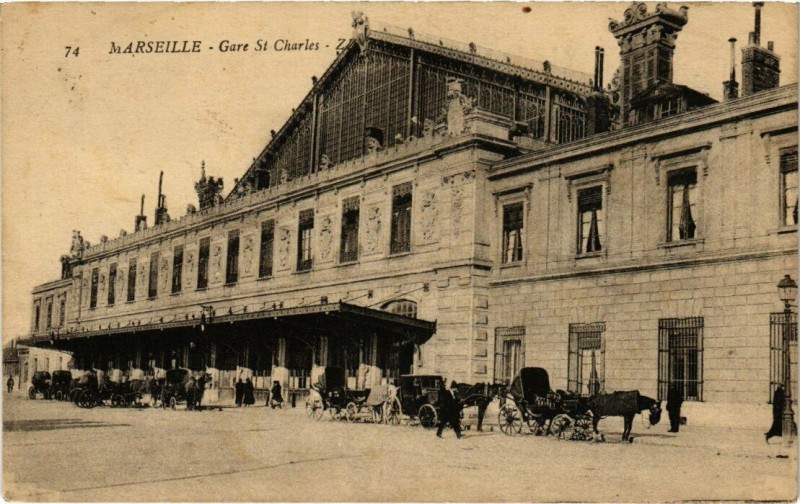 Carte postale ancienne Marseille - La Gare St-Charles à Marseille