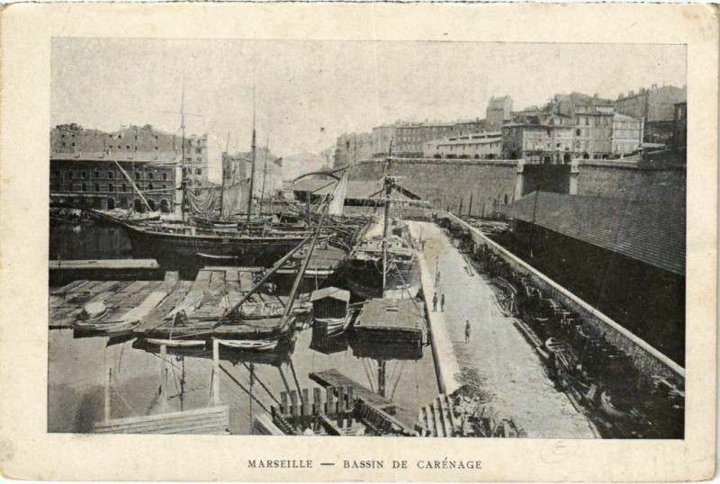 Carte postale ancienne Marseille Bassin de Carenage à Marseille
