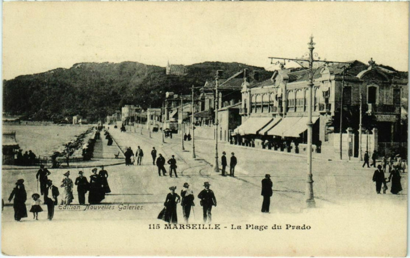Carte postale ancienne Marseille La Plage du Prado à Marseille