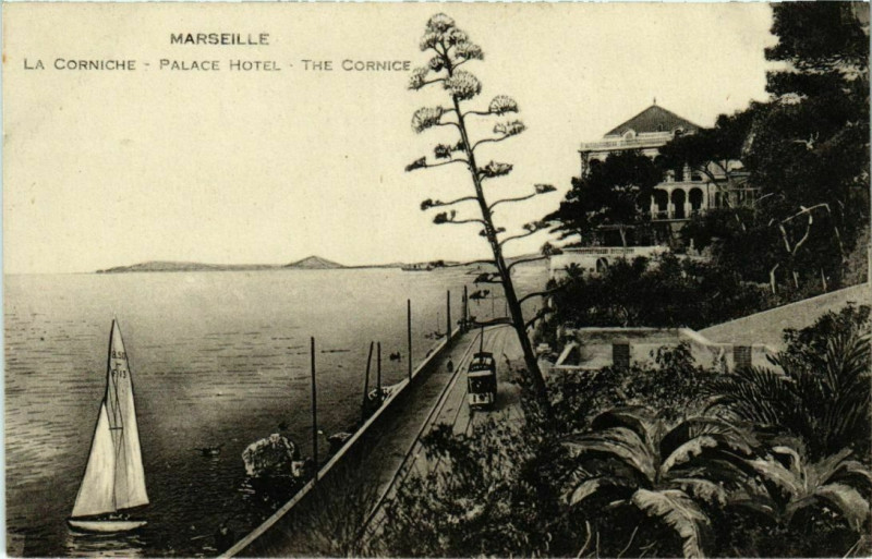 Carte postale ancienne Marseille La Corniche Palace-Hotel à Marseille