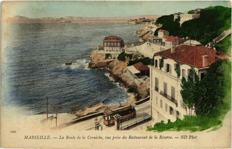 Carte postale ancienne Marseille La Route de la Corniche, vue prise du Restaurant de la à Marseille