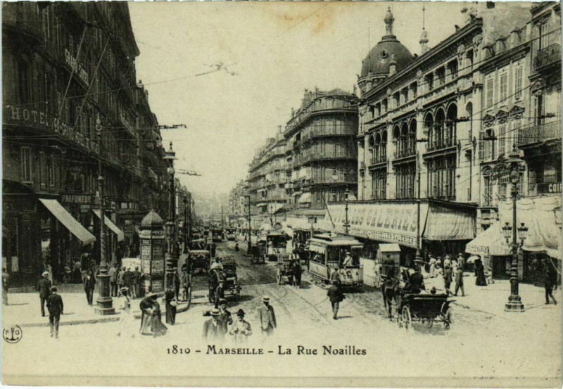 Carte postale ancienne Marseille La Rue Noailles à Marseille